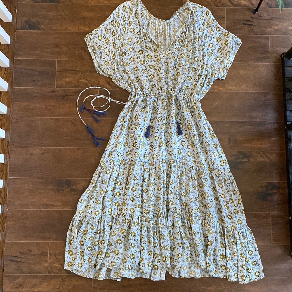 Chic Floral Midi Dress in Cream and Yellow